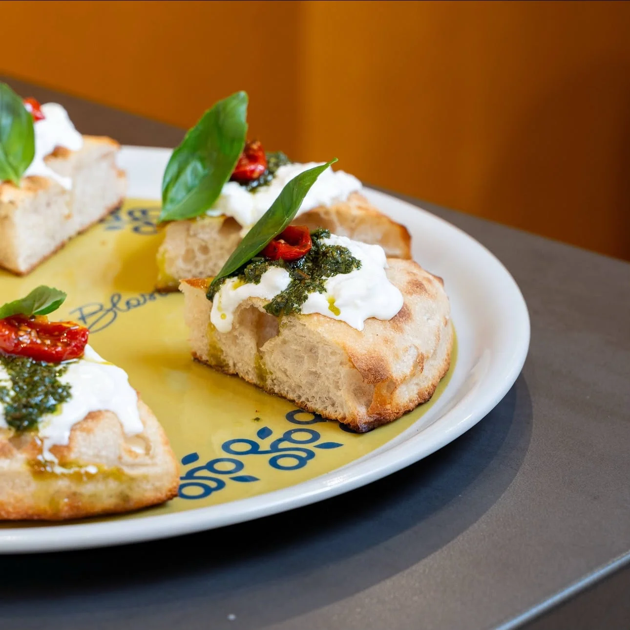 Pizza Gourmet con Mortadella e Capperi